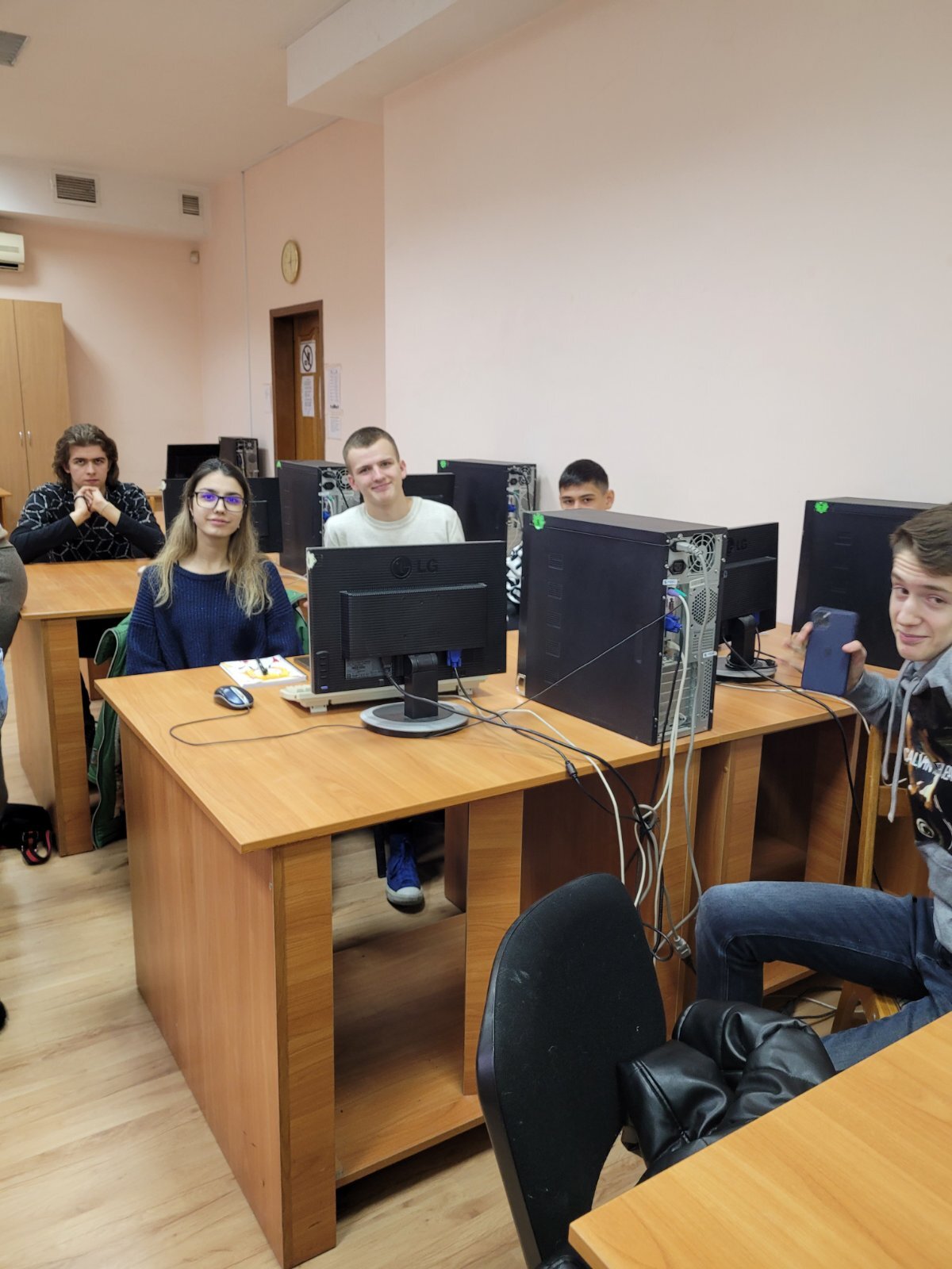 IMG-19e5b94214f20e1b8c4c4a1ac2b3ff61-V