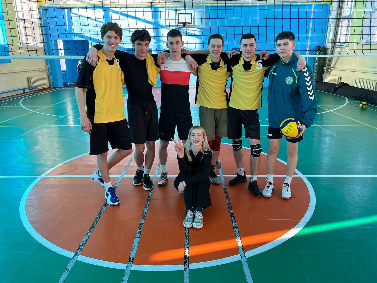 photo_5253659603865028053_y